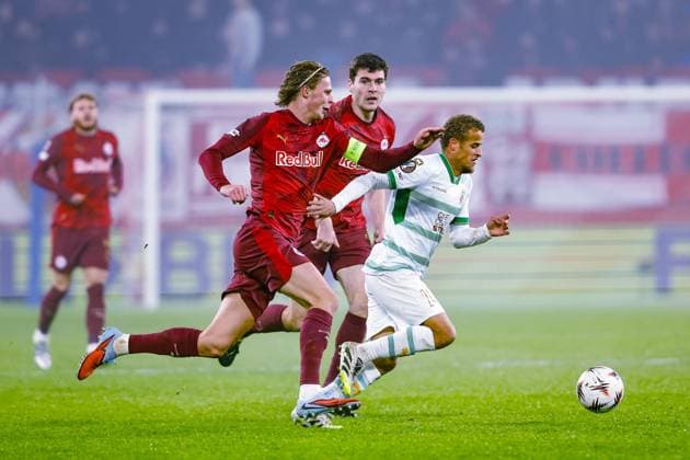 SALZBURG , 06-11-2025 , Red Bull Arena , season 2025 2026 , UEFA Europa League League phase . match between RB Salzburg and Go Ahead Eagles, Picture shows RB Salzburg player Jacob Rasmussen vs GA Eagles player Kenzo Goudmijn Salzburg - Go Ahead Eagles  x31890618x Copyright: