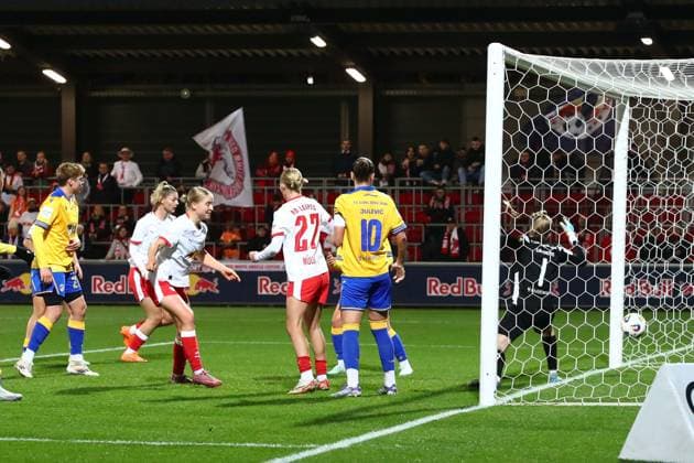 RB Leipzig - Jena 1. Bundesliga Frauen Leipzig, Trainingszentrum am Cottaweg, 06.11.2025, Fußball, Frauen, Saison 2025 2026, Frauen-Bundesliga, 9. Spieltag , RB Leipzig - FC Carl Zeiss Jena , Im Bild: Tor für RB Leipzig , Emilia Ãsgeirsdottir (8, Leipzig) ftifft zum 1:0