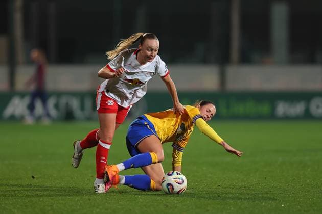 RB Leipzig - Jena 1. Bundesliga Frauen Leipzig, Trainingszentrum am Cottaweg, 06.11.2025, Fußball, Frauen, Saison 2025 2026, Frauen-Bundesliga, 9. Spieltag , RB Leipzig - FC Carl Zeiss Jena , Im Bild v.l.: Lou-Ann Joly (6, RB Leipzig) und ,