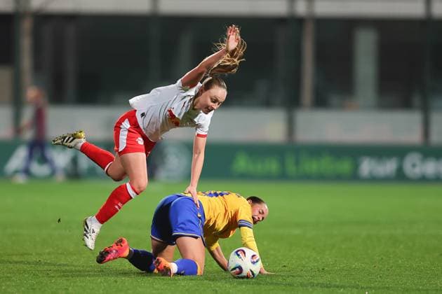 RB Leipzig - Jena 1. Bundesliga Frauen Leipzig, Trainingszentrum am Cottaweg, 06.11.2025, Fußball, Frauen, Saison 2025 2026, Frauen-Bundesliga, 9. Spieltag , RB Leipzig - FC Carl Zeiss Jena , Im Bild v.l.: Lou-Ann Joly (6, RB Leipzig) und ,