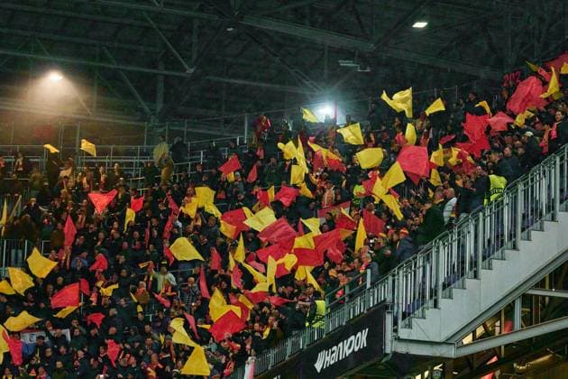 5Salzburg, Österreich 06. November 2025: Europa League - 2025 2026 - RB Salzburg vs. Go Ahead Eagles Deventer Im Bild: niederländische niederlaendische Fans Red Bull Arena