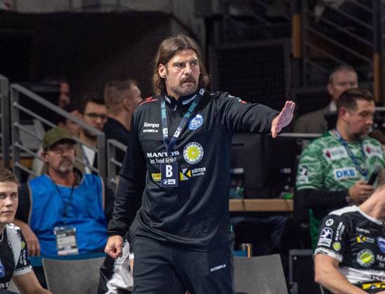 Handball, Herren, Saison 2025 2026, DHB-Pokal (Achtelfinale), Füchse Berlin - ThSV Eisenach, Trainer Sebastian Hinze (Eisenach), 06.11.2025, Copyright: xSebastianxRäppold MatthiasxKochx