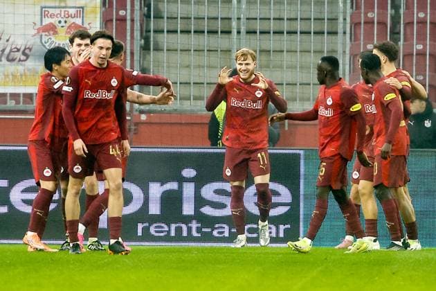 SALZBURG , 06-11-2025 , Red Bull Arena , season 2025 2026 , UEFA Europa League League phase . match between RB Salzburg and Go Ahead Eagles, Picture shows celebration after scoring by RB Salzburg player Yorbe Vertessen1-0 Salzburg - Go Ahead Eagles  x31890808x Copyright: