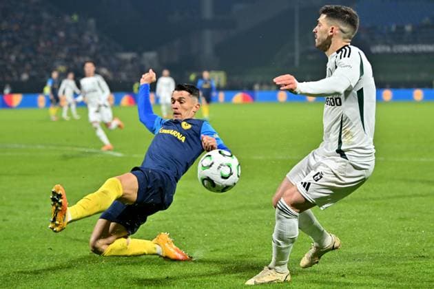 Celje, Slovenia, November 06th 2025, Ruben Vinagre of Legia Warszawa (R) in action against Juanjo Nieto of Celje (L) during the UEFA Conference League, League phase Matchday 3, between Celje (Slovenia) and Legia Warszawa (Polande) at Stadion Celje, Celje, Slovenia. (Photo by Igor Kupljenik Sports Press Photo) Copyright: xIgorxKupljenikx xSPPx Sportspressphoto_SPR57769