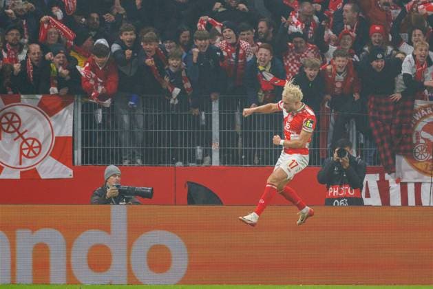 UECL: 1. FSV Mainz 05 - AC Florenz Jubel zum 1:1 Treffer durch Benedict Hollerbach (1. FSV Mainz 05, 17); Tor; Torjubel; Freude im Spiel der UEFA Conference League zwischen 1. FSV Mainz 05 und AC Florenz am 3. Spieltag in der MEWA Arena Mainz am 06.11.2025 Copyright: xBEAUTIFULxSPORTS Hahnex