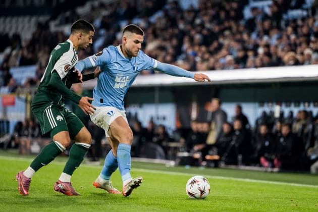 251106 Giannis Kotsiras of Panathinaikos and Gabriel Busanello of Malmö FF during the UEFA Europa League football match between Malmö FF and Panathinaikos on November 6, 2025 in Malmö. Photo: Petter Arvidson BILDBYRAN kod PA PA1108 fotboll football soccer fotball uefa europa league europa league malmö ff panathinaikos bbeng bbauto Copyright: PETTERxARVIDSON BB251106PA135