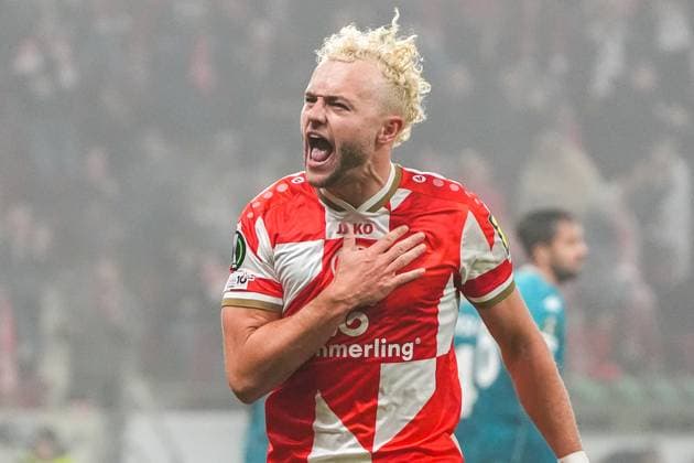 celebrate the goal, Torjubel zum 1:1 um Torschütze Benedict Hollerbach (1. FSV Mainz 05, 17) - 06.11.2025 1. FSV Mainz 05 vs. AC Florenz MEWA Arena, Europa Conference League