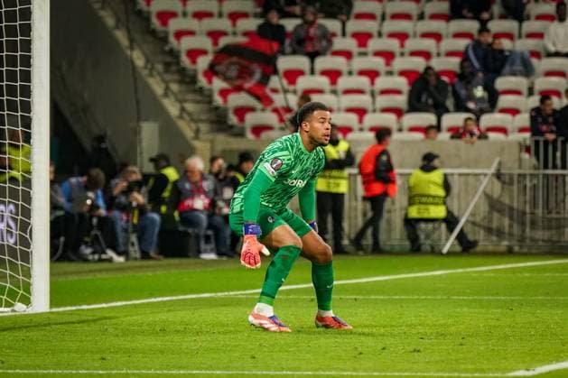 Fussball, UEFA Europa League 2025 26, 4. Spieltag - OGC Nizza vs SC Freiburg - Allianz Riviera (Nizza, Frankreich): Noah Atubolu (SC Freiburg, 01) Copyright: xJOERANxSTEINSIEKx