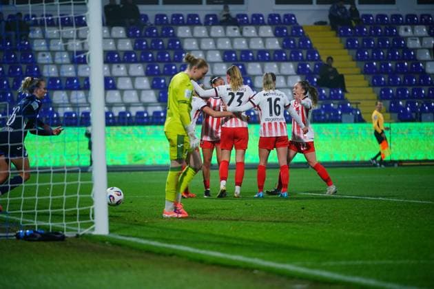 RECORD DATE NOT STATED Lisa Kolb (22; SC Freiburg Frauen), Vanessa Diehm (6; TSG Hoffenheim Frauen) und Torwart Laura Dick (1; TSG Hoffenheim Frauen) feiern gemeinsam den Torerfolg GPFBL: TSG Hoffenheim gegen SC Freiburg am 06.11.2025 im Dietmar-Hopp Stadion in Hoffenheim. Spieler feiern Tor