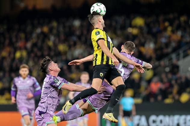 UEFA Europa Conference League Group Phase, OPAP Arena, Athens, Greece 6 11 2025 AEK Athens vs Shamrock Rovers AEK Athens Mijat GaÄ‡inoviÄ‡ with Lee Grace of Rovers Mijat GaÄ‡inoviÄ‡ with Lee Grace 6 11 2025  Copyright: x INPHOx NVIX4578