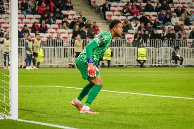 Fussball, UEFA Europa League 2025 26, 4. Spieltag - OGC Nizza vs SC Freiburg - Allianz Riviera (Nizza, Frankreich): Noah Atubolu (SC Freiburg, 01) Copyright: xJOERANxSTEINSIEKx