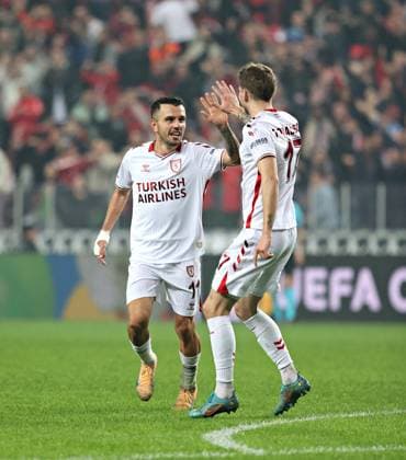 Samsunspor v Hamrun Spartans - UEFA Conference League SAMSUN, TURKIYE - NOVEMBER 6: Samsunspor’s Emre Kilinc (11) celebrates with teammate Logi Tomasson (17) after scoring a goal during the UEFA Conference League week 3 match between Samsunspor and Hamrun Spartans at Yeni 19 Mayis Stadium in Samsun, Turkiye, on November 6, 2025. Veysel Altun Anadolu Samsun Turkey. Editorial use only. Please get in touch for any other usage.  Copyright: x2025xAnadoluxVeyselxAltunx