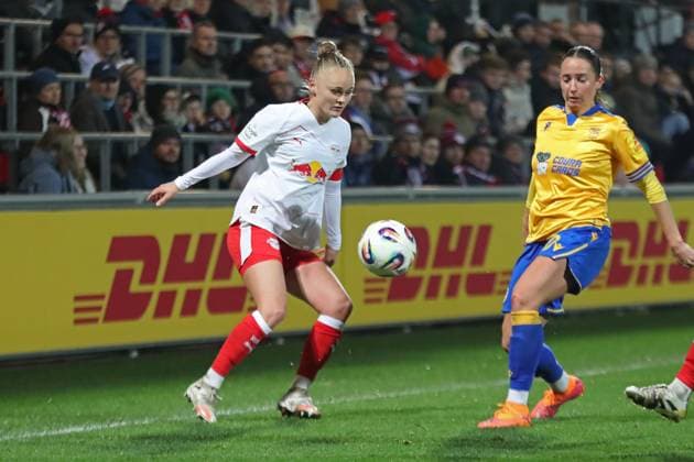 Google Pixel Frauen-Bundesliga, RB Leipzig - FC Carl Zeiss Jena; 06.11.2025 Victoria Krug (20, RB Leipzig). Fußball, Google Pixel Frauen-Bundesliga, Saison 2025 2026, 9. Spieltag: RB Leipzig vs. FC Carl Zeiss Jena am 06.11.2025, Trainingszentrum Cottaweg, Leipzig. DFB REGULATIONS PROHIBIT ANY USE OF PHOTOGRAPHS AS IMAGE SEQUENCES AND OR QUASI-VIDEO. Copyright: xBEAUTIFULxSPORTS JanxKaeferx