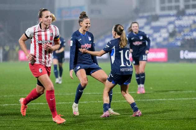 v.li.: Franziska Harsch (TSG, 17), Marie Steiner (TSG, 19), Spielerinnen der TSG 1899 Hoffenheim, jubeln über das Tor zum 2:1, Jubel, Torjubel, Torerfolg, celebrate the goal, goal, celebration, jubelt ueber das Tor, Freuen, Freude, freut sich, optimistisch, positiv, Spielszene, Highlight, Action, Aktion, 06.11.2025, Sinsheim (Hoffenheim) (Deutschland), Fussball, Google Pixel Frauen-Bundesliga, TSG 1899 Hoffenheim - SC Freiburg, DFB DFL REGULATIONS PROHIBIT ANY USE OF PHOTOGRAPHS AS IMAGE SEQUENCES AND OR QUASI-VIDEO.