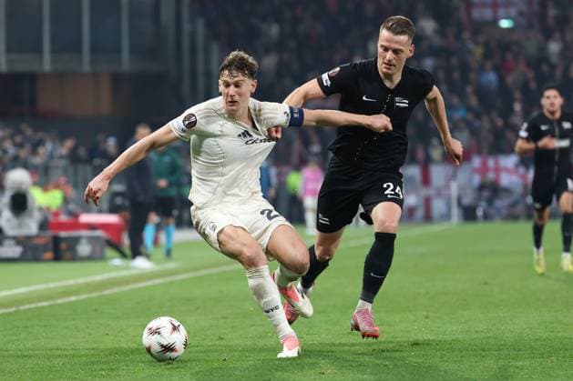 SOCCER - UEFA EL, Sturm vs Nottingham GRAZ,AUSTRIA,06.NOV.25 - SOCCER - UEFA Europa League, SK Sturm Graz vs Nottingham Forest. Image shows Ryan Yates (Nottingham) and Dimitri Lavalee (Sturm).  GEPAxpictures xChrisxBauer
