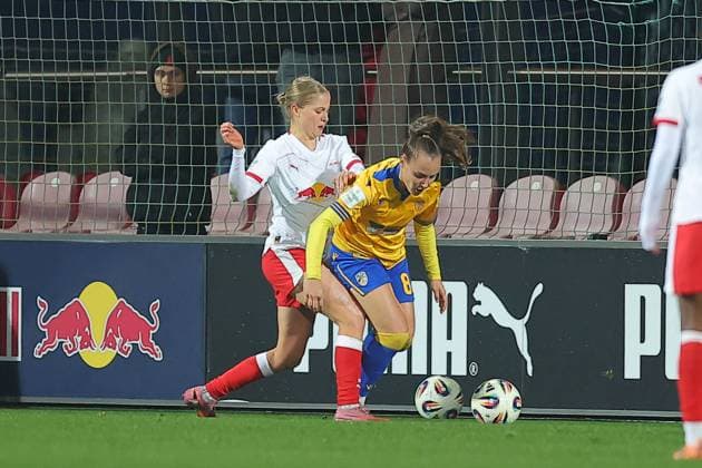 RB Leipzig - Jena 1. Bundesliga Frauen Leipzig, Trainingszentrum am Cottaweg, 06.11.2025, Fußball, Frauen, Saison 2025 2026, Frauen-Bundesliga, 9. Spieltag , RB Leipzig - FC Carl Zeiss Jena , Im Bild v.l.: Emilia Ãsgeirsdottir (8, Leipzig) und Felicia Sträßer Streasser (8, Jena)1 ,