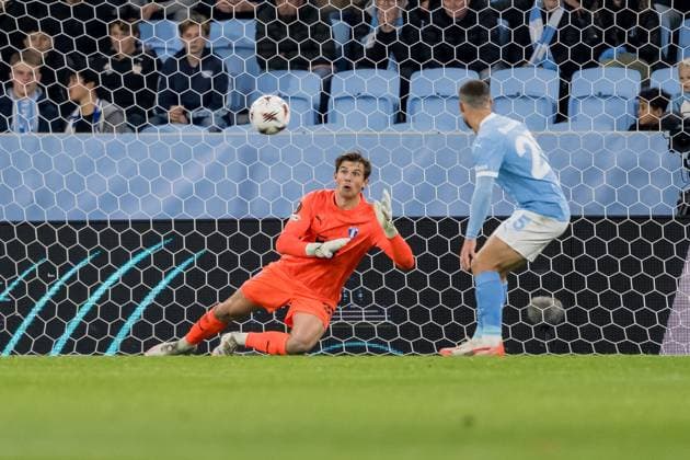 251106 Goalkeeper Melker Ellborg of Malmö FF during the UEFA Europa League football match between Malmö FF and Panathinaikos on November 6, 2025 in Malmö. Photo: Petter Arvidson BILDBYRAN kod PA PA1108 fotboll football soccer fotball uefa europa league europa league malmö ff panathinaikos bbeng Copyright: PETTERxARVIDSON BB251106PA151