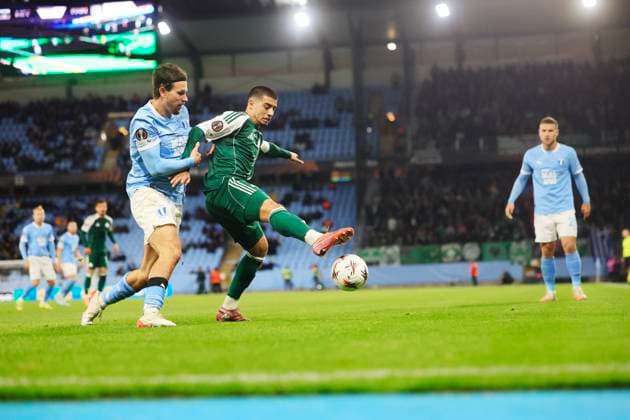 Malmös Stefano Vecchia and Panathinaikos Anass Zaroury during Thursday s Europa League fourth round football match between Malmö FF and Panathinaikos at Eleda Stadium in Malmö, Sweden on november 06, 2025. MALMÖ SWEDEN x10600x