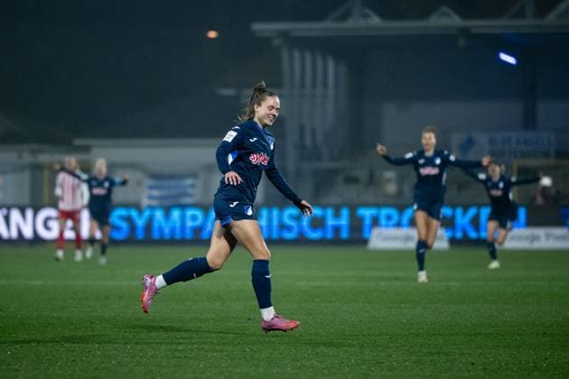 Valesca Ampoorter (TSG Hoffenheim, 18) jubelt ueber das Tor zum 1:0, GER, TSG 1899 Hoffenheim vs SC Freiburg, Fussball Google Pixel Frauen Bundesliga, 9. Spieltag, Saison 2025 2026, 06.11.2025 DFB regulations prohibit any use of photographs as image sequences and or quasi-video GER, TSG 1899 Hoffenheim vs SC Freiburg, Fussball Google Pixel Frauen Bundesliga, 9. Spieltag, Saison 2025 2026, 06.11.2025 Hoffenheim Copyright: xEibner-Pressefoto Memmlerx EP_MMR