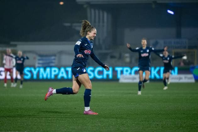 Valesca Ampoorter (TSG Hoffenheim, 18) jubelt ueber das Tor zum 1:0, GER, TSG 1899 Hoffenheim vs SC Freiburg, Fussball Google Pixel Frauen Bundesliga, 9. Spieltag, Saison 2025 2026, 06.11.2025 DFB regulations prohibit any use of photographs as image sequences and or quasi-video GER, TSG 1899 Hoffenheim vs SC Freiburg, Fussball Google Pixel Frauen Bundesliga, 9. Spieltag, Saison 2025 2026, 06.11.2025 Hoffenheim Copyright: xEibner-Pressefoto Memmlerx EP_MMR