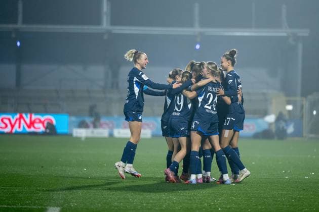 Vanessa Diehm (TSG Hoffenheim, 06), Valesca Ampoorter (TSG Hoffenheim, 18), Marie Steiner (TSG Hoffenheim, 19), Feli Delacauw (TSG Hoffenheim, 24), Franziska Harsch (TSG Hoffenheim, 17) jubeln ueber das Tor zum 1:0, GER, TSG 1899 Hoffenheim vs SC Freiburg, Fussball Google Pixel Frauen Bundesliga, 9. Spieltag, Saison 2025 2026, 06.11.2025 DFB regulations prohibit any use of photographs as image sequences and or quasi-video GER, TSG 1899 Hoffenheim vs SC Freiburg, Fussball Google Pixel Frauen Bundesliga, 9. Spieltag, Saison 2025 2026, 06.11.2025 Hoffenheim Copyright: xEibner-Pressefoto Memmlerx EP_MMR
