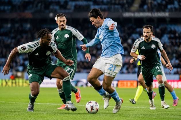 251106 Erik Palmer-Brown of Panathinaikos and Stefano Vecchia of Malmö FF during the UEFA Europa League football match between Malmö FF and Panathinaikos on November 6, 2025 in Malmö. Photo: Petter Arvidson BILDBYRAN kod PA PA1108 fotboll football soccer fotball uefa europa league europa league malmö ff panathinaikos bbeng bbauto Copyright: PETTERxARVIDSON BB251106PA157