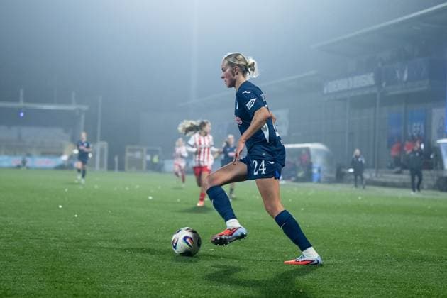 Feli Delacauw (TSG Hoffenheim, 24) am Ball, GER, TSG 1899 Hoffenheim vs SC Freiburg, Fussball Google Pixel Frauen Bundesliga, 9. Spieltag, Saison 2025 2026, 06.11.2025 DFB regulations prohibit any use of photographs as image sequences and or quasi-video GER, TSG 1899 Hoffenheim vs SC Freiburg, Fussball Google Pixel Frauen Bundesliga, 9. Spieltag, Saison 2025 2026, 06.11.2025 Hoffenheim Copyright: xEibner-Pressefoto Memmlerx EP_MMR