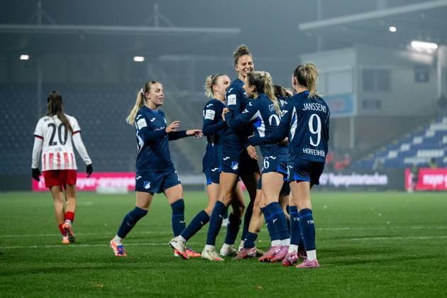 Marie Steiner (TSG Hoffenheim, 19), Franziska Harsch (TSG Hoffenheim, 17), Janna Grimm (TSG Hoffenheim, 26), Vanessa Diehm (TSG Hoffenheim, 06), Laura Gloning (TSG Hoffenheim, 20) jubeln ueber das Tor zum 2:1, GER, TSG 1899 Hoffenheim vs SC Freiburg, Fussball Google Pixel Frauen Bundesliga, 9. Spieltag, Saison 2025 2026, 06.11.2025 DFB regulations prohibit any use of photographs as image sequences and or quasi-video GER, TSG 1899 Hoffenheim vs SC Freiburg, Fussball Google Pixel Frauen Bundesliga, 9. Spieltag, Saison 2025 2026, 06.11.2025 Hoffenheim Copyright: xEibner-Pressefoto Memmlerx EP_MMR