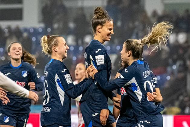 GPFBL: TSG Hoffenheim - SC Freiburg; 06.11.2025 Franziska Harsch (17; TSG Hoffenheim Frauen), Vanessa Diehm (6; TSG Hoffenheim Frauen) und Valesca Ampoorter (18; TSG Hoffenheim Frauen) feiern gemeinsam im Vordergrund GPFBL: TSG Hoffenheim gegen SC Freiburg am 06.11.2025 im Dietmar-Hopp Stadion in Hoffenheim. Copyright: xBEAUTIFULxSPORTS Gelhardtx