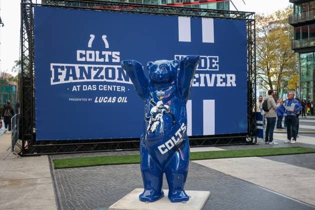 The Berlin Colts-Bear, ndianapolis Colts , Fan-Zone im Center am Potsdamer Platz,2025_11_06,Photo:Foot.Bowl Thomas Sobotzki Copyright: xFootxBowl ThomasxSobotzkix
