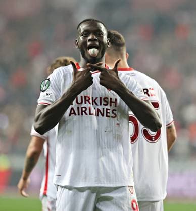 Samsunspor v Hamrun Spartans - UEFA Conference League SAMSUN, TURKIYE - NOVEMBER 6: Marius Mouandilmadji (9) of Samsunspor celebrates after scoring a goal during the UEFA Conference League week 3 football match between Samsunspor and Hamrun Spartans at Yeni 19 Mayis Stadium in Samsun, Turkiye, on November 6, 2025. Veysel Altun Anadolu Samsun Turkey. Editorial use only. Please get in touch for any other usage.  Copyright: x2025xAnadoluxVeyselxAltunx