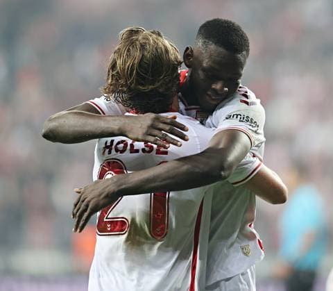 Samsunspor v Hamrun Spartans - UEFA Conference League SAMSUN, TURKIYE - NOVEMBER 6: Marius Mouandilmadji (9) of Samsunspor celebrates after scoring a goal with his teammate Carlo Holse (21) during the UEFA Conference League week 3 football match between Samsunspor and Hamrun Spartans at Yeni 19 Mayis Stadium in Samsun, Turkiye, on November 6, 2025. Veysel Altun Anadolu Samsun Turkey. Editorial use only. Please get in touch for any other usage.  Copyright: x2025xAnadoluxVeyselxAltunx