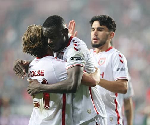 Samsunspor v Hamrun Spartans - UEFA Conference League SAMSUN, TURKIYE - NOVEMBER 6: Marius Mouandilmadji (9) of Samsunspor celebrates after scoring a goal with his teammate Carlo Holse (21) during the UEFA Conference League week 3 football match between Samsunspor and Hamrun Spartans at Yeni 19 Mayis Stadium in Samsun, Turkiye, on November 6, 2025. Veysel Altun Anadolu Samsun Turkey. Editorial use only. Please get in touch for any other usage.  Copyright: x2025xAnadoluxVeyselxAltunx