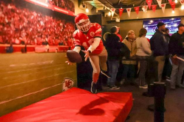 Photopoint, Kansas City Chiefs Fanpub Berlin 2025, 2025_11_06, NFL, American Football Herren, USA , Photo: Foot.Bowl Thomas Sobotzki Copyright: xFootxBowl ThomasxSobotzkix