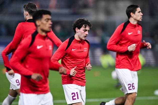 251106 Denzel De Roeve of Brann ahead of the Europa League football match between Bologna and Brann on November 6, 2025 in Bologna. Photo: Image Photo BILDBYRAN kod XY XY0083 fotboll football soccer fotball uefa europa league europa league bologna brann bbeng Copyright: ImagexPhoto BB251106ZJ002