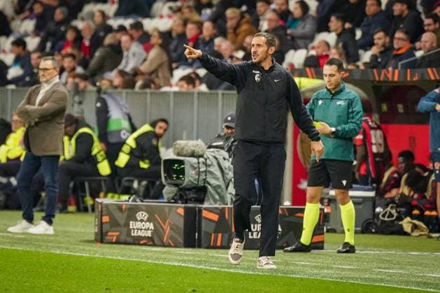 Fussball, UEFA Europa League 2025 26, 4. Spieltag - OGC Nizza vs SC Freiburg - Allianz Riviera (Nizza, Frankreich): Julian Schuster (SC Freiburg, Trainer) Copyright: xJOERANxSTEINSIEKx