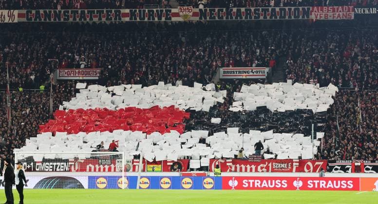Stuttgart , Fußball UEFA Europa League VfB Stuttgart vs. Feyenoord Rotterdam , Choreo der Stuttgarter Fans