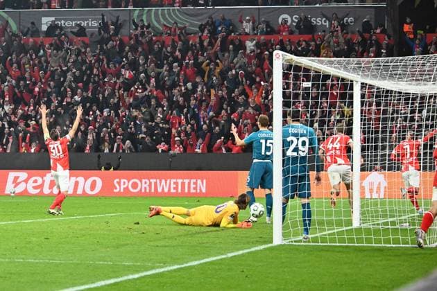 06.11.2025, xsltx, Fussball UEFA Conference League, FSV Mainz 05 - AC Florenz v.l. Torjubel nach dem Tor zum celebrating the goal celebrate 2:1 durch Jae-Sung Lee (FSV Mainz 05) (DFL DFB REGULATIONS PROHIBIT ANY USE OF PHOTOGRAPHS as IMAGE SEQUENCES and or QUASI-VIDEO) Mainz