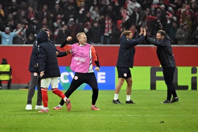 06.11.2025, xsltx, Fussball UEFA Conference League, FSV Mainz 05 - AC Florenz v.l. Jubel, Freude über den Sieg (DFL DFB REGULATIONS PROHIBIT ANY USE OF PHOTOGRAPHS as IMAGE SEQUENCES and or QUASI-VIDEO) Mainz