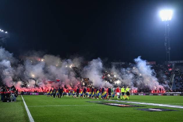 251106 Fans of Bologna ahead of the Europa League football match between Bologna and Brann on November 6, 2025 in Bologna. Photo: Image Photo BILDBYRAN kod XY XY0083 fotboll football soccer fotball uefa europa league europa league bologna brann bbeng publik pyroteknik Copyright: ImagexPhoto BB251106ZM007