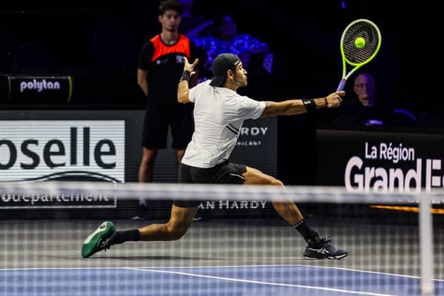 Moselle Open : tournoi de tennis, à Metz PHOTOPQR LE REPUBLICAIN LORRAIN Hugo AZMANI ; Metz ; 06 11 2025 ; Moselle Open : 22e édition du tournoi de tennis, aux Arènes, à Metz; Matteo Berrettini (ITA), lors de son match en quart de finale contre Learner Tien Metz Moselle Lorraine France  Copyright: xPHOTOPQR LExREPUBLICAINxLORRAIN xHugoxAZMANIx 20251106RBL0875 20251106RBL0875