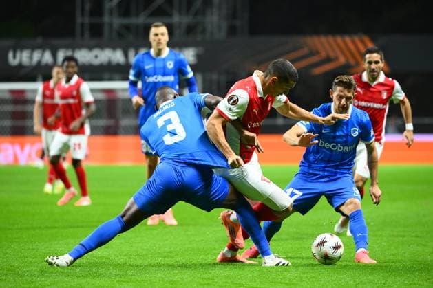 SC Braga v KRC Genk - UEFA Europa League BRAGA, PORTUGAL - NOVEMBER 06 : Hrosovsky Patrik midfielder of KRC Genk in action, Sadick Mujaid defender of KRC Genk during the UEFA Europa League 2025 26 League Phase MD4 match between SC Braga and KRC Genk on November 6, 2025 in Braga, Portugal, 06 11 2025 Braga Portugal  Copyright: xVincentxKalutx