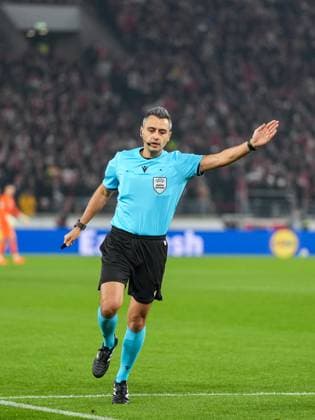 UEFA Europa League: VfB Stuttgart v Feyenoord Stuttgart - Referee HoraÈ›iu FeÈ™nic during the fourth match of the UEFA Europa League 2025 2026. The match is set between VfB Stuttgart and Feyenoord at Neckarstadion, MHP Arena on 6 November 2025 in Stuttgart, Germany. Copyright: xYannickxVerhoevenx