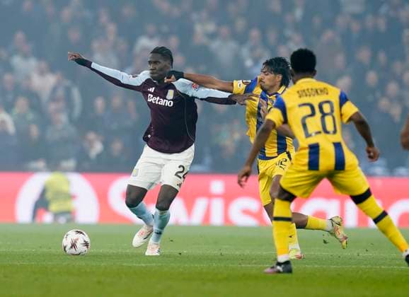 Birmingham, England, 6th November 2025. Amadou Onana of Aston Villa tussles with Dor Peretz of Maccabi Tel-Aviv during the Aston Villa vs Maccabi Tel-Aviv FC UEFA Europa League match at Villa Park, Birmingham. Picture credit should read: Andrew Yates Sportimage EDITORIAL USE ONLY. No use with unauthorised audio, video, data, fixture lists, club league logos or live services. Online in-match use limited to 120 images, no video emulation. No use in betting, games or single club league player publications. SPI_033_AY_Villa_Macabbi SPI-4269-0033