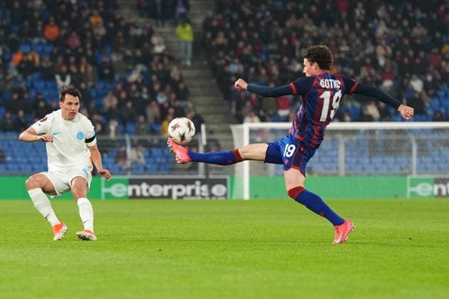 Schweiz: UEFA Europa League 2025 26, FC Basel 1893 vs FCSB Bukarest - St. Jakob-Park, Basel: Marin Soticek (19 Basel) in aktion Basel St. Jakob-Park Basel Schweiz Copyright: xKjetilxWaberx