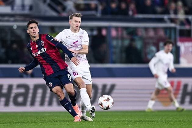 251106 Emil Kornvig of Brann and Nikola Moro of Bologna during the Europa League football match between Bologna and Brann on November 6, 2025 in Bologna. Photo: Image Photo BILDBYRAN kod XY XY0083 fotboll football soccer fotball uefa europa league europa league bologna brann bbeng Copyright: ImagexPhoto BB251106ZO002