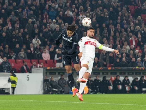 v. li. im Kopfballduell Tsuyoshi Watanabe (Feyenoord Rotterdam, 04), Deniz Undav (VfB Stuttgart 26) GER, VfB Stuttgart vs. Feyenoord Rotterdam, Fussball, UEFA Europa League, Herren, 4. Spieltag, Spielzeit 2025 2026, 06.11.2025, GER, VfB Stuttgart vs. Feyenoord Rotterdam, Fussball, UEFA Europa League, Herren, 4. Spieltag, Spielzeit 2025 2026, 06.11.2025 Stuttgart Copyright: xEibner-Pressefoto WolfgangxFrankx EP_WFK