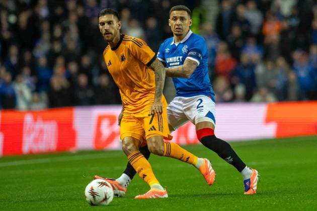 Rangers v Roma Europa League 06 11 2025. James Tavernier of Rangers FC puts early pressure on Lorenzo Pellegrini of AS Roma during the UEFA Europa League Rangers vs AS Roma, Ibrox Stadium, Glasgow, Scotland. 6 November 2025. Govan Ibrox Stadium Glasgow Scotland Editorial use only , Copyright: xColinxPoultneyx PSI-23179-0006