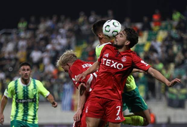 Cyprus Soccer Conference League Aberdeen s Adil Aushish in the fight for the ball during the Conference League opening phase soccer match between AEK Larnaca and Aberdeen, in Larnaca, Cyprus, Thursday, Nov. 6, 2025 Larnaca Cyprus  Copyright: xDanilxShamkinx originalFilename:shamkin-notitle251106_npak4.jpg