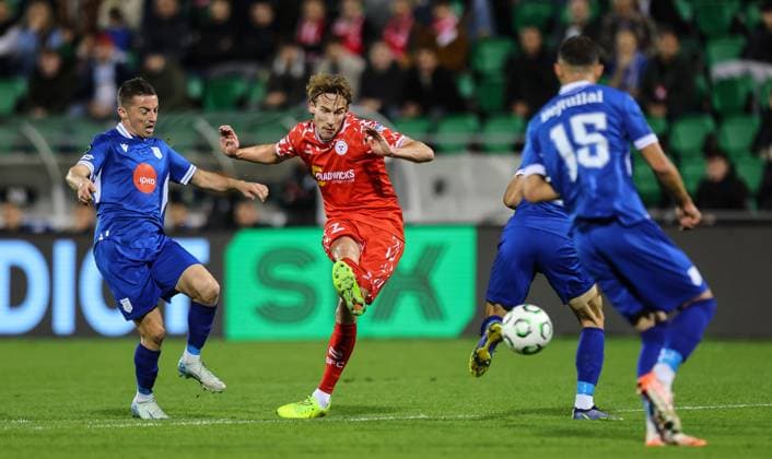 UEFA Europa Conference League Group Phase, Tallaght Stadium, Dublin 6 11 2025 Shelbourne vs Drita Shelbourne s Harry Wood shoots on goal Harry Wood shoots on goal 6 11 2025  Copyright: x INPHO RyanxByrnex RB1_2318